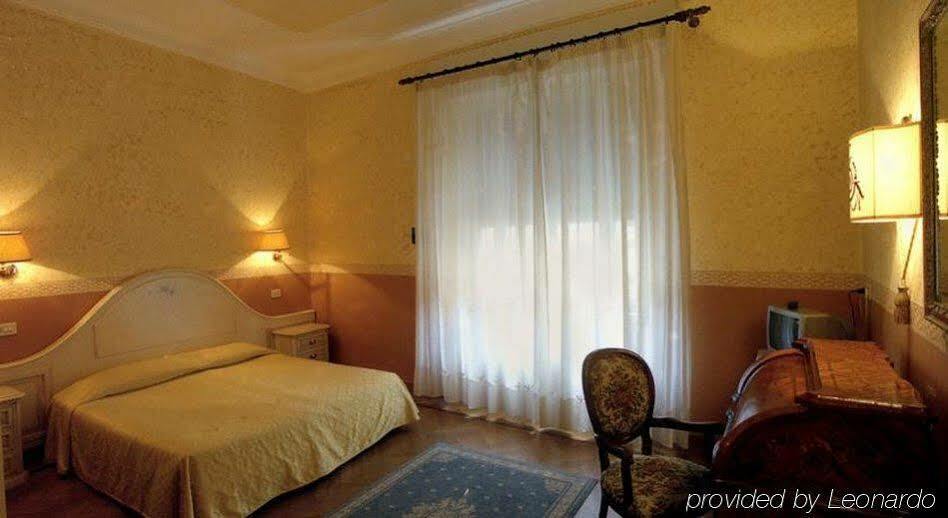 Trinita Dei Monti Hotel