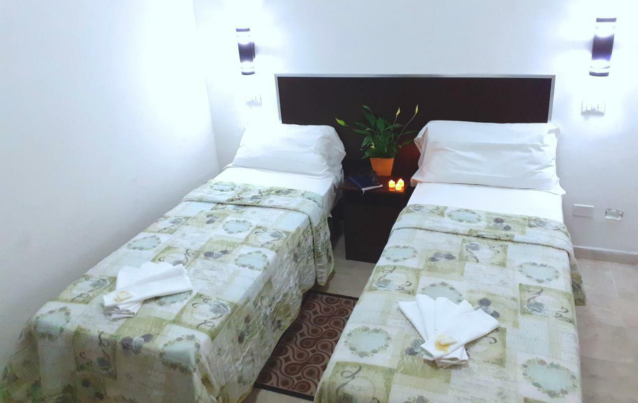 Sarkar House * Roma