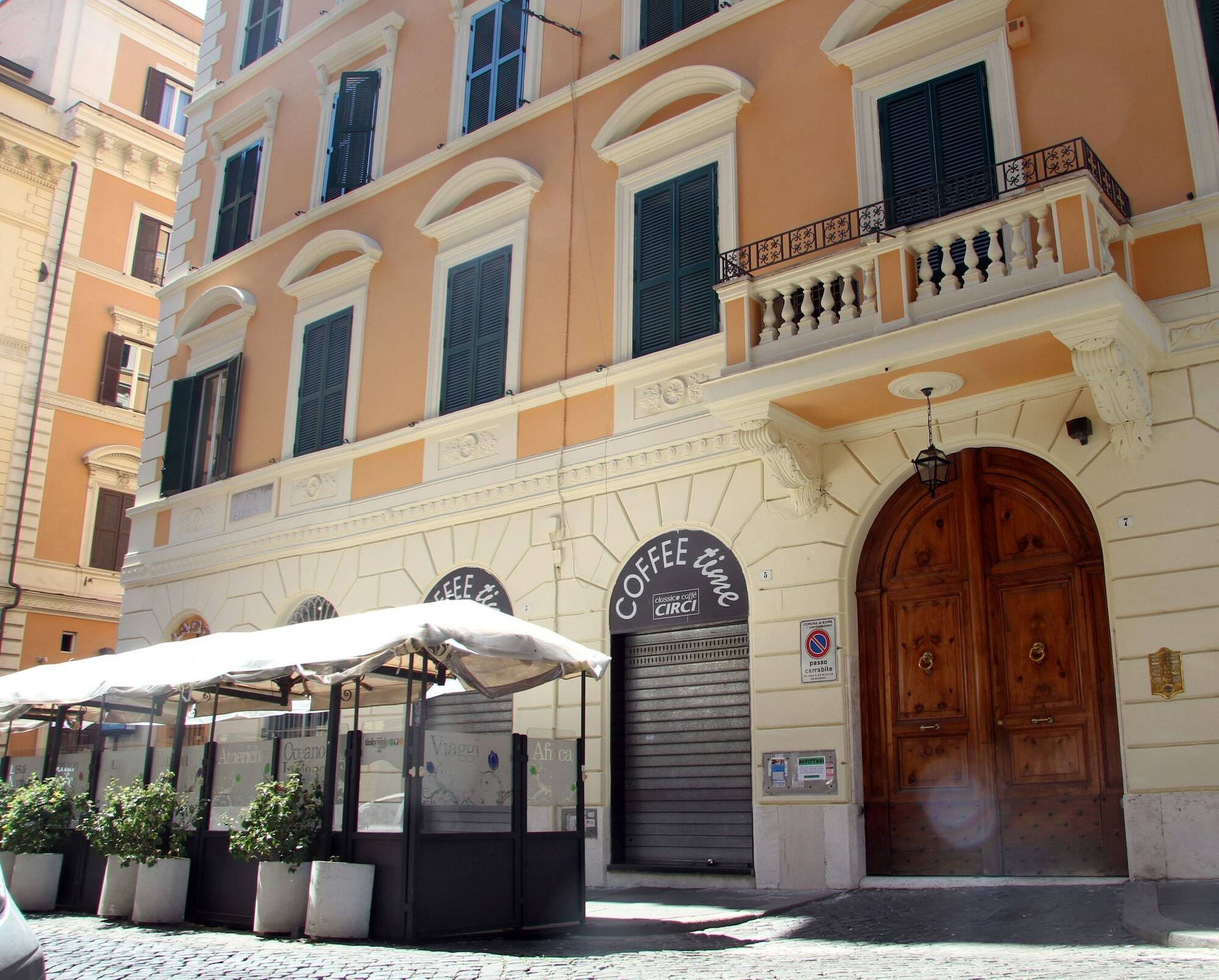 Gjestgiverier Nice Rome Holiday 4*