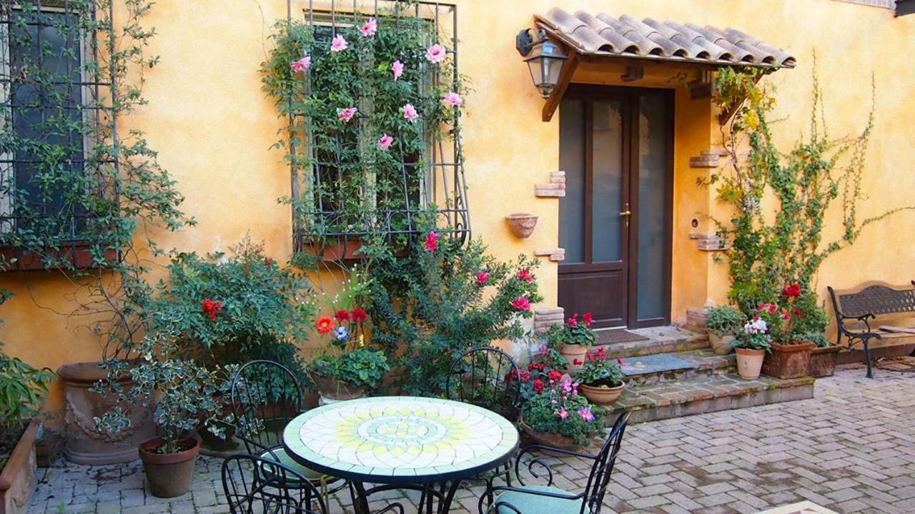 La Piazzetta * Rome