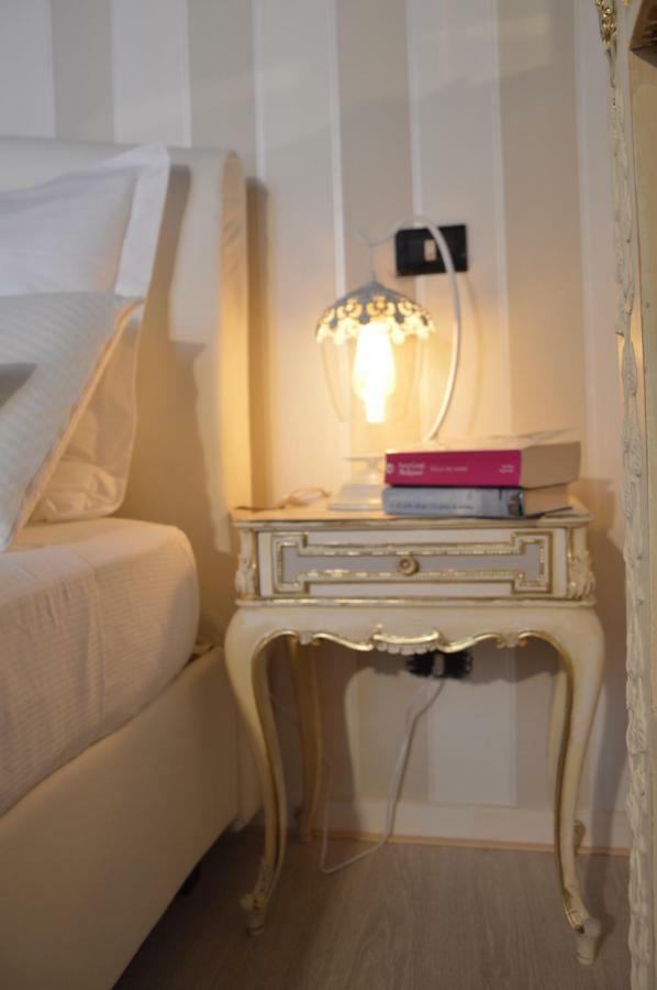 Apartment Historic Center - Elegant With Charming Antiques - Raffaello Rom