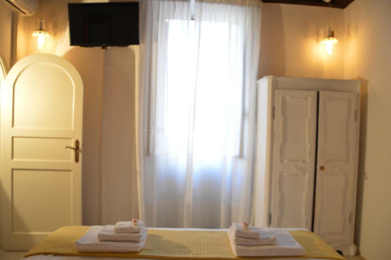 Historic Center - Elegant With Charming Antiques - Raffaello *