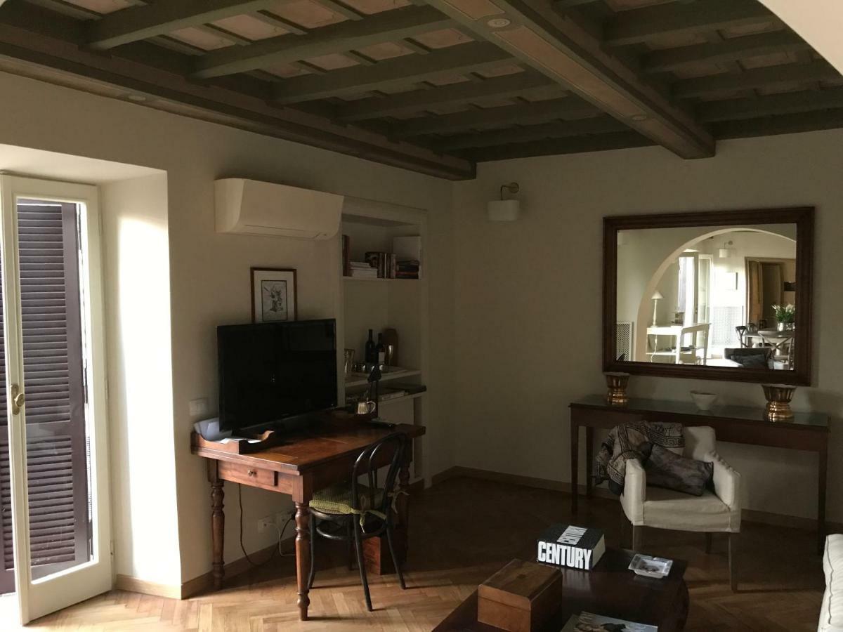 Due Mondi, Pantheon Apartamento
