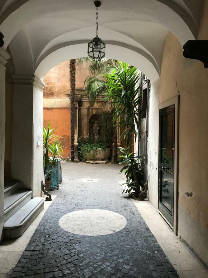 Due Mondi, Pantheon Apartamento