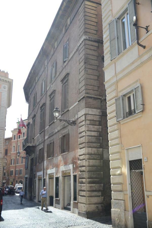 Apartamento Due Mondi, Pantheon