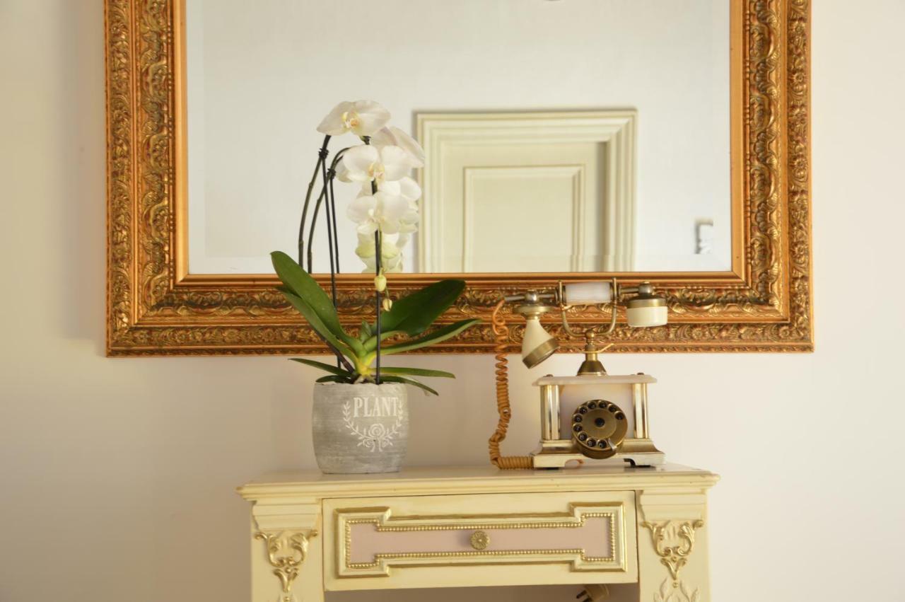 Historic Center - Elegant With Charming Antiques - Raffaello