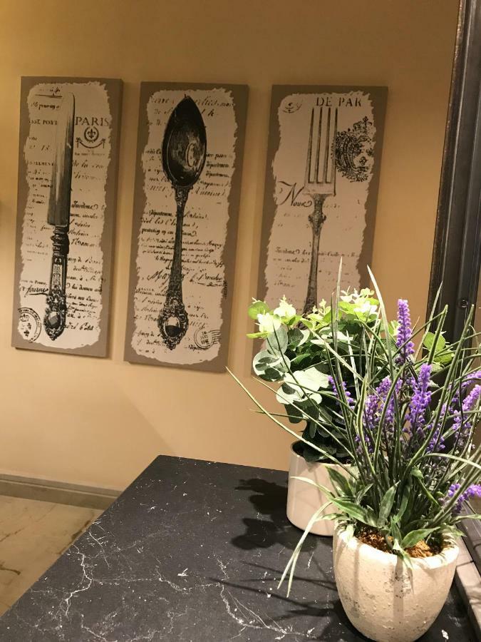 Sweethome Crispi Apartment Rom