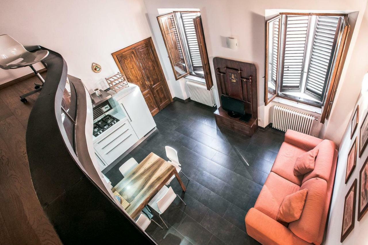 Apartment In Front Of Coliseum Rome