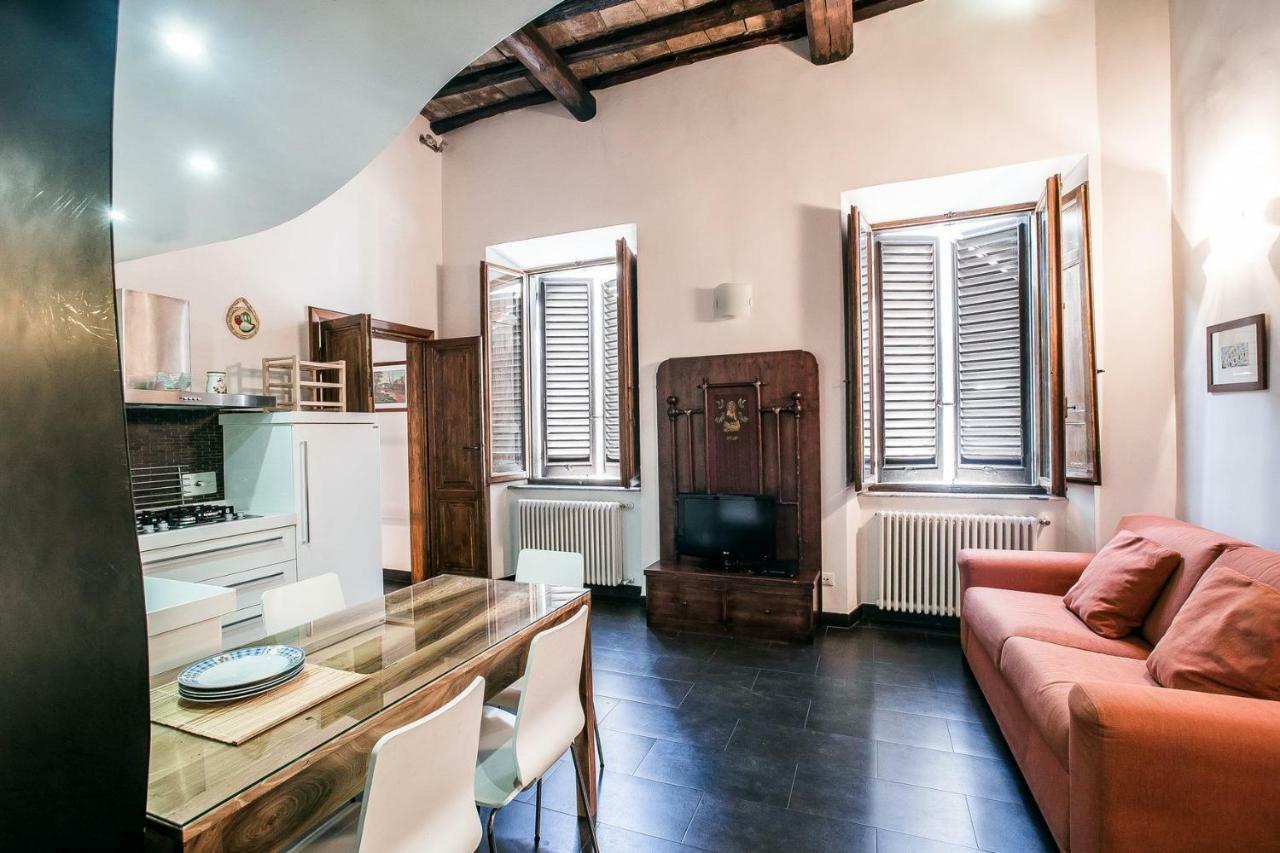 Apartment In Front Of Coliseum *