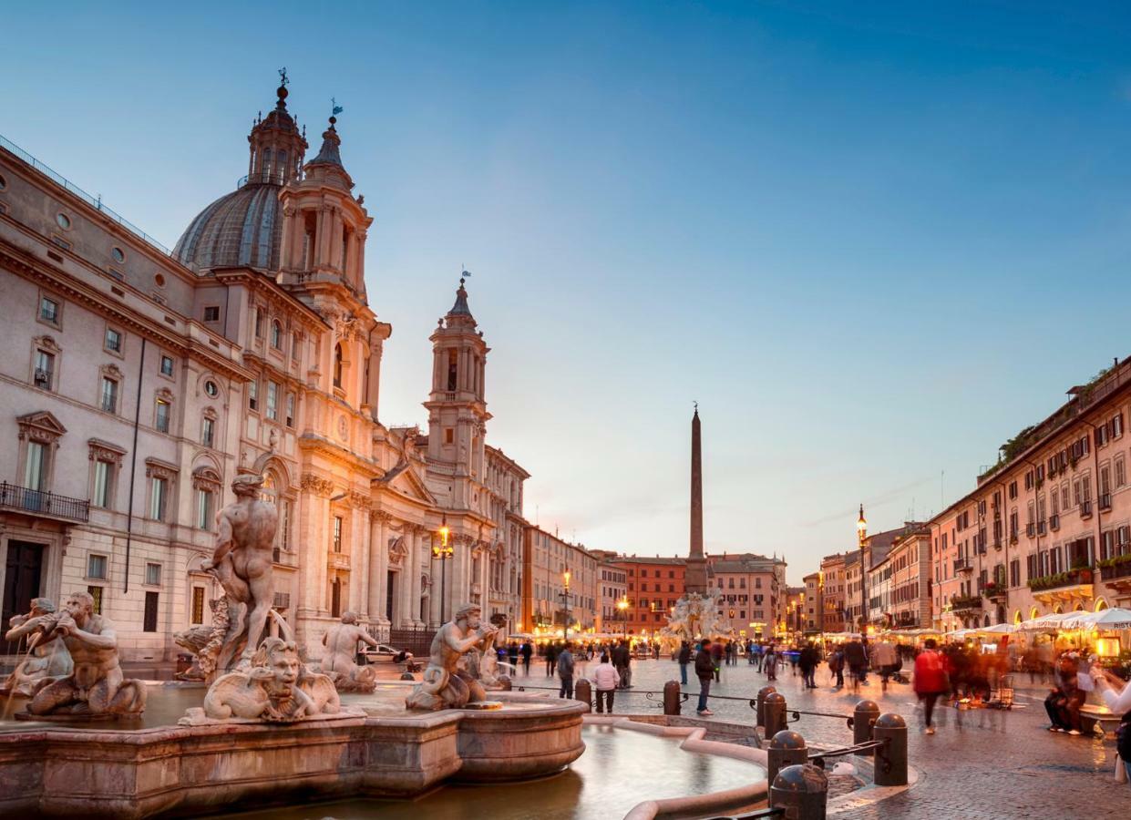 Caratteristico A Piazza Navona Rom