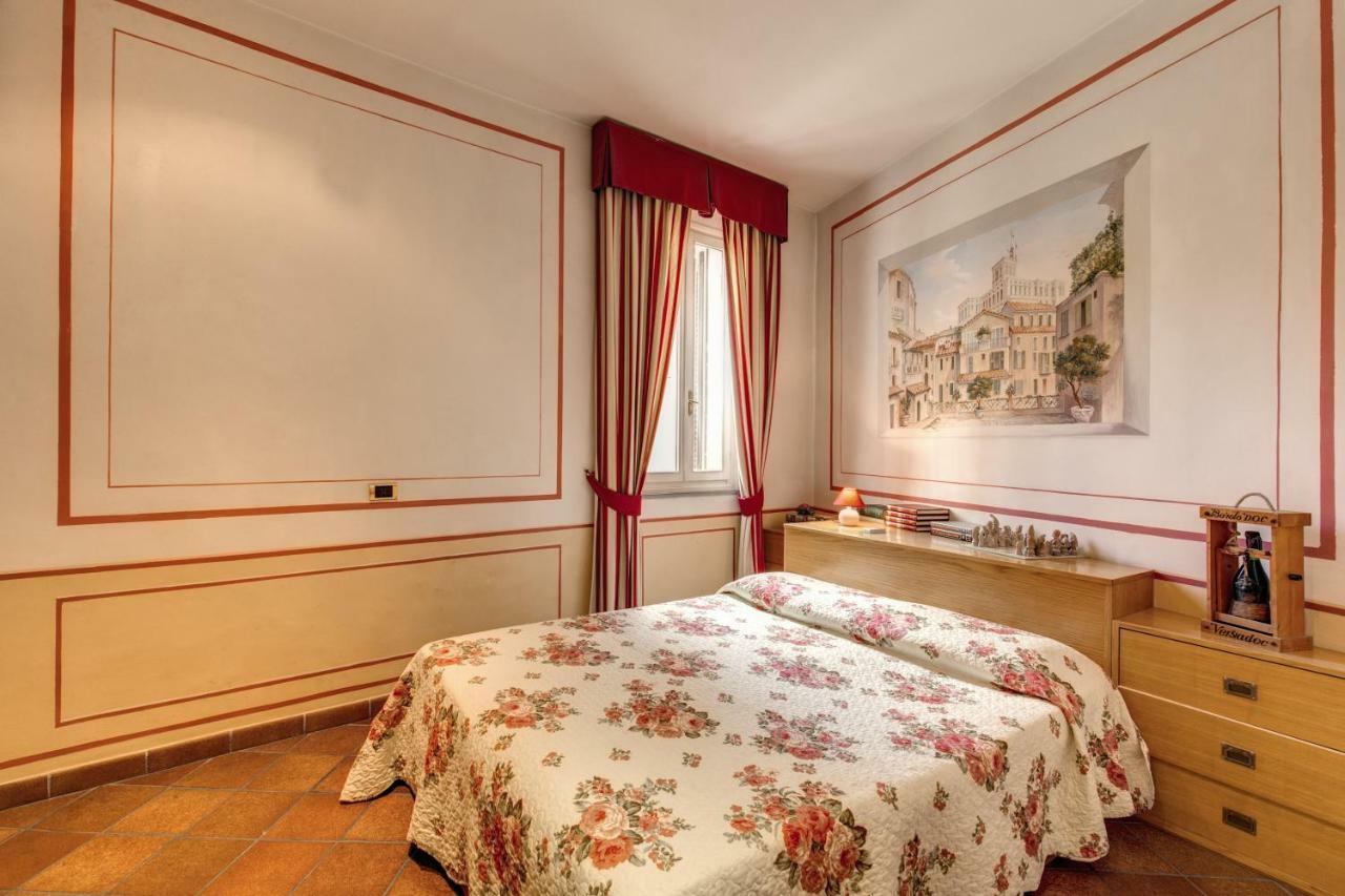 Lovely Flat By The Trevi Fountain Apartamento