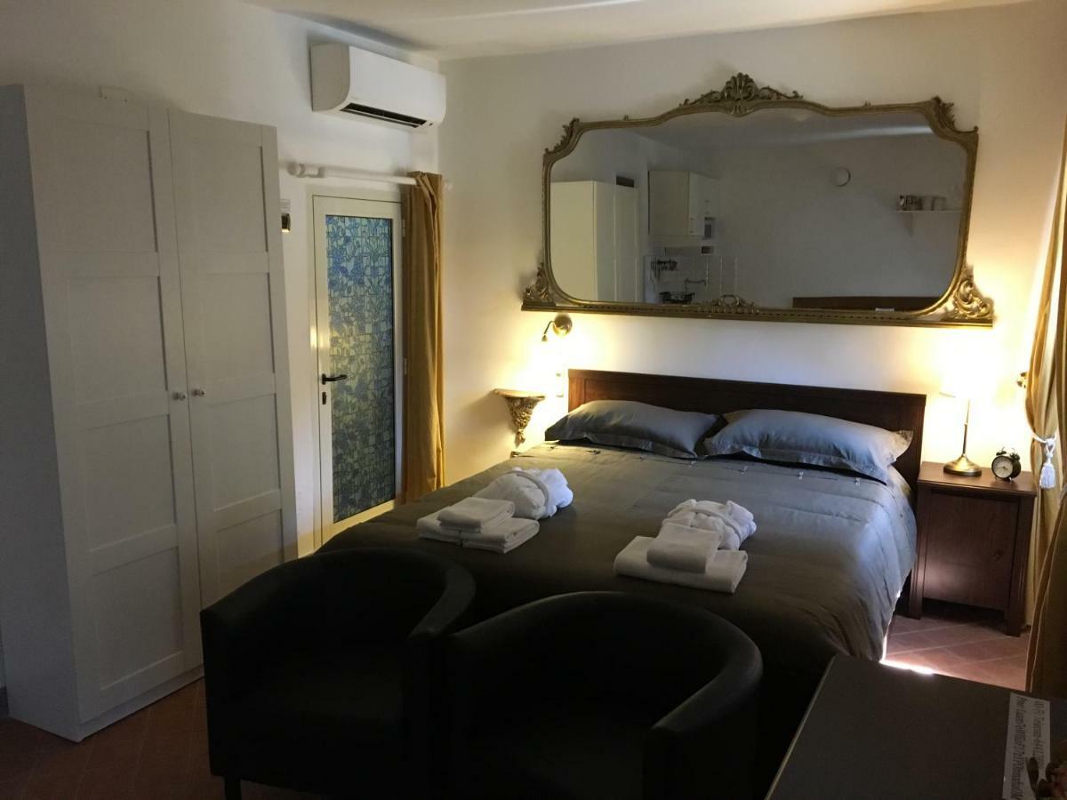 M9 Pantheon Attic 10 Roma