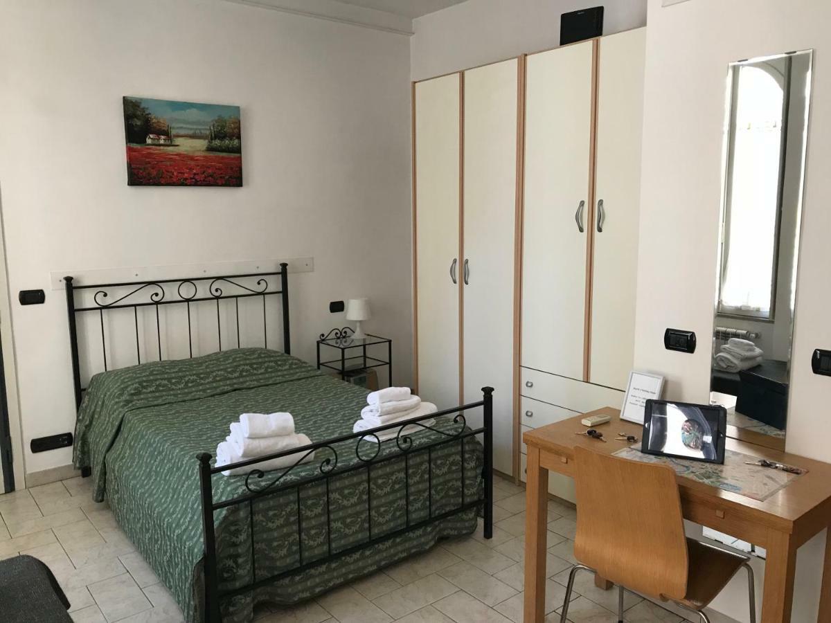 Little Queen Apartment Rom