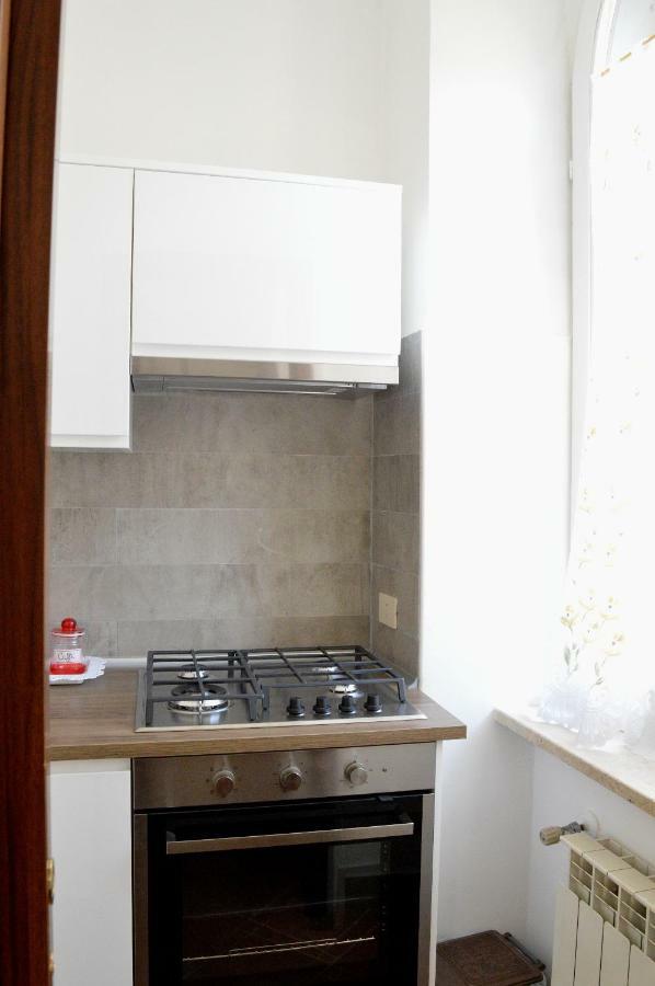 Little Queen Apartment Rom