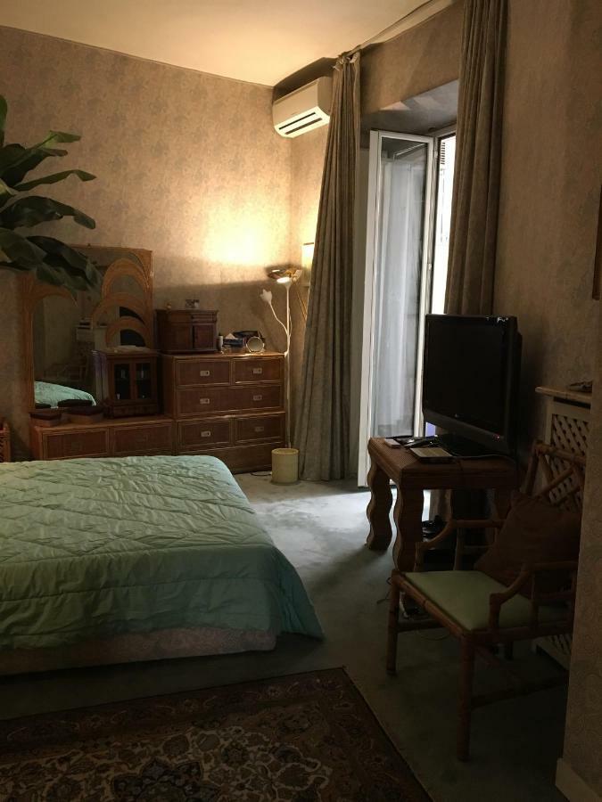 Elle House Rom