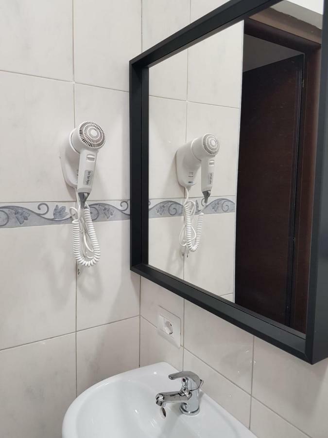 Bakirooms Rom