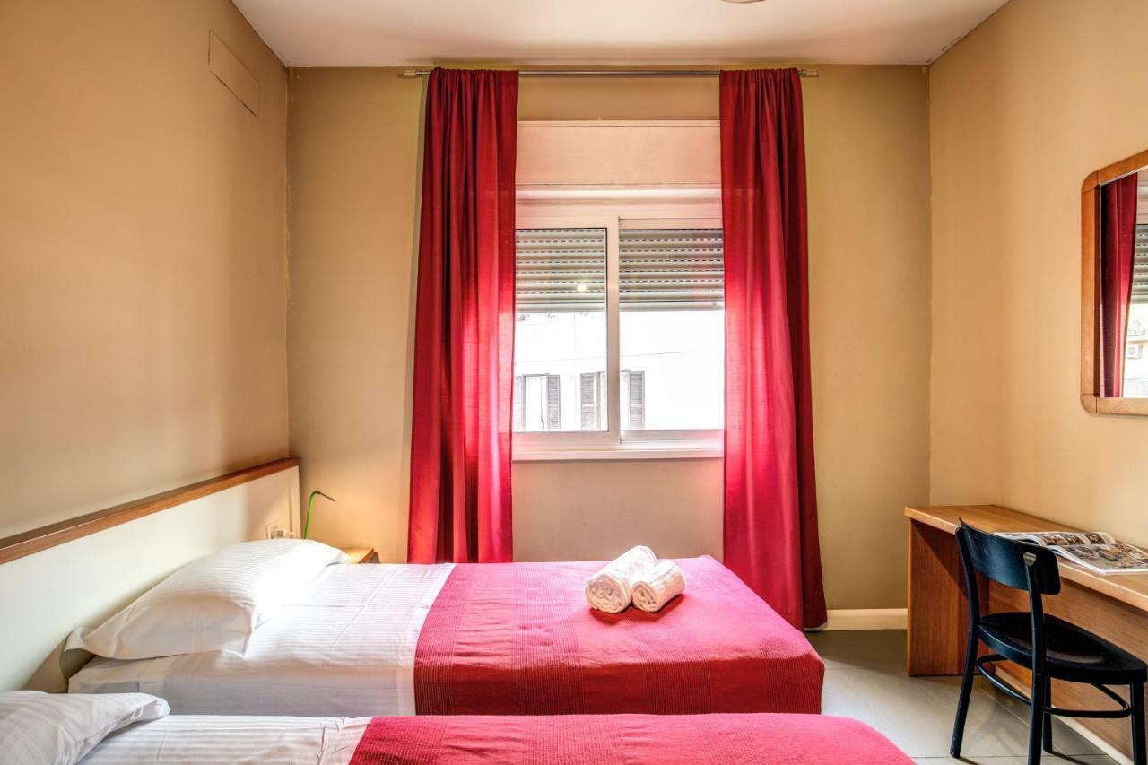 Tuscolano 6 Bedroom 6 Bathroom Appartamento Roma