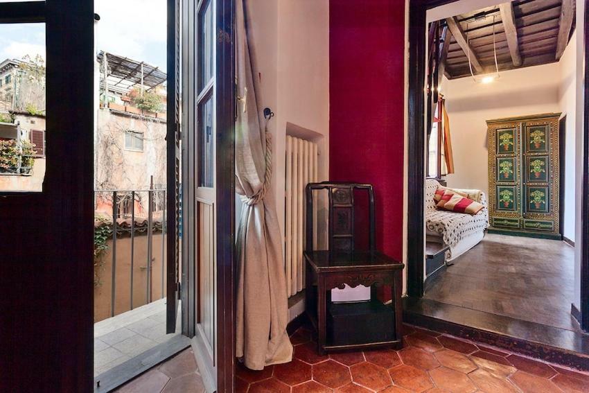 Charming Roman Holidays In Trastevere *
