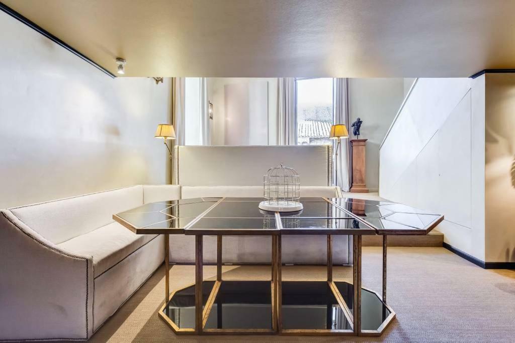 Luxurious Loft Facing The Pantheon Feriehus