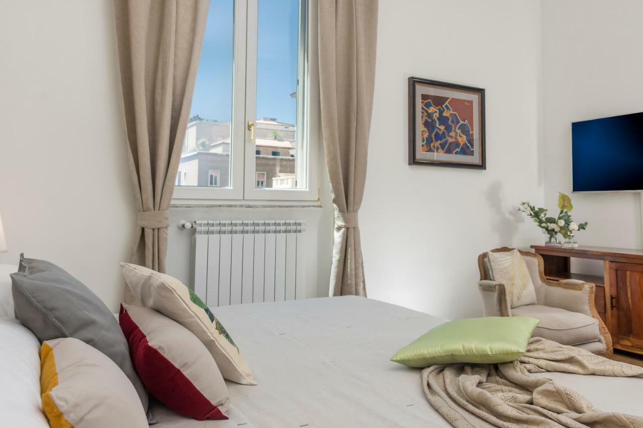 New! Spanish Step Design Apartment *