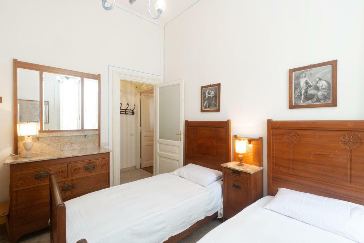Nizza Bourgeois Family Roma