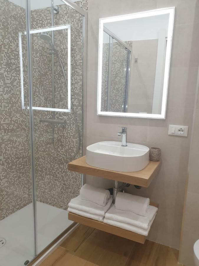 T&t Luxury Int 4 *