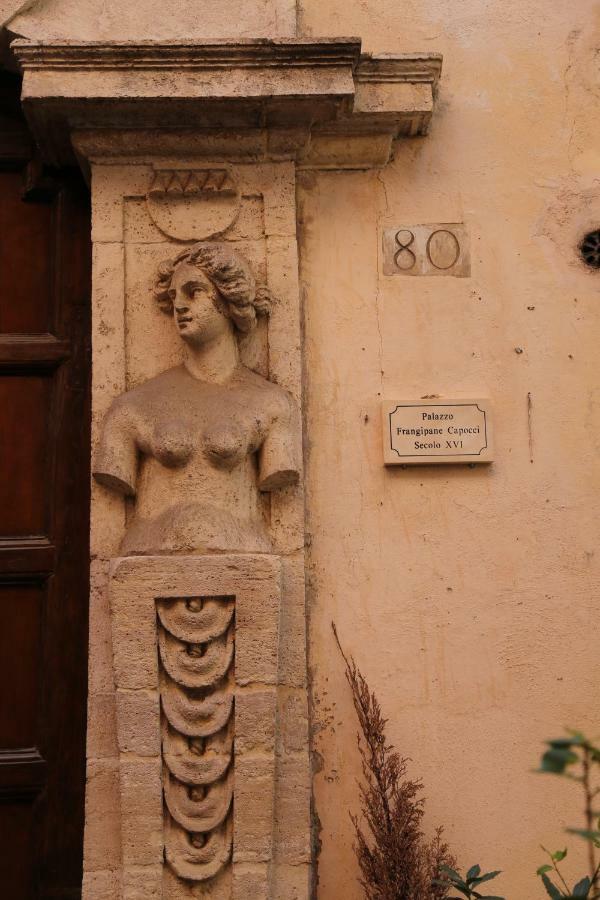 Apartment Un Tetto Al Pantheon Rome