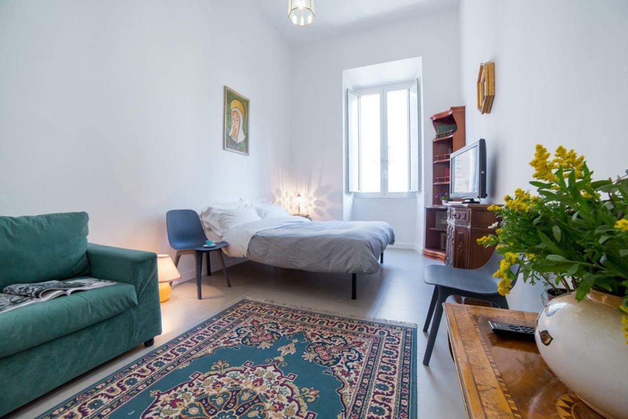 Appartamento Domus Aurea 295 *