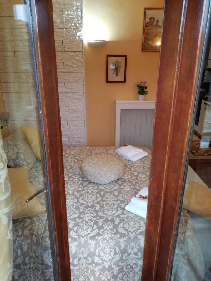 Rosso Frida Apartment
