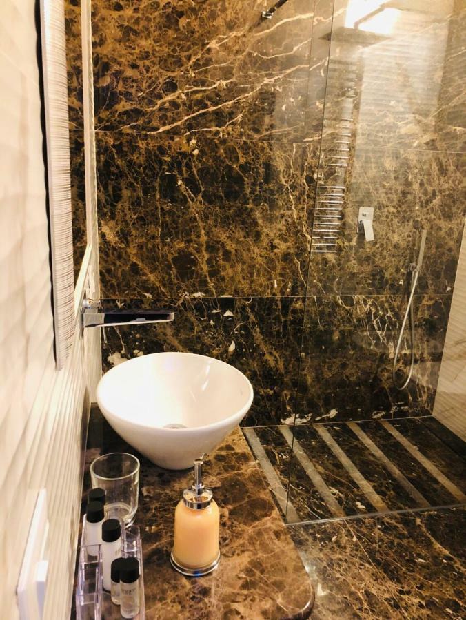 Luxury Frattina 34 Anelli * Roma