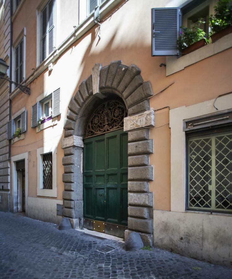 Apartment Domus Paradiso In Center Rome