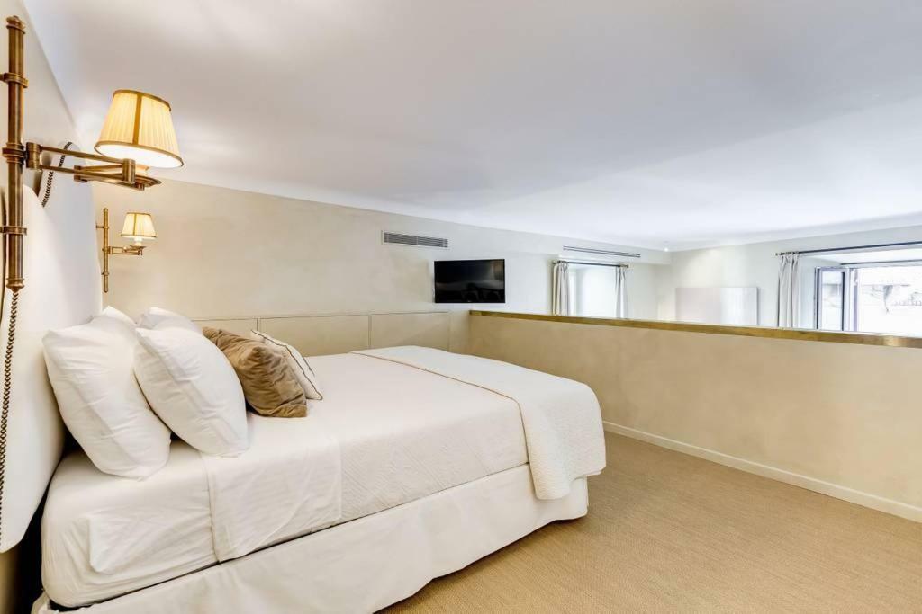 Luxurious Loft Facing The Pantheon Roma