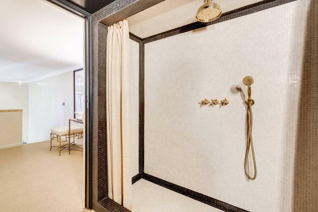 Luxurious Loft Facing The Pantheon Feriehus
