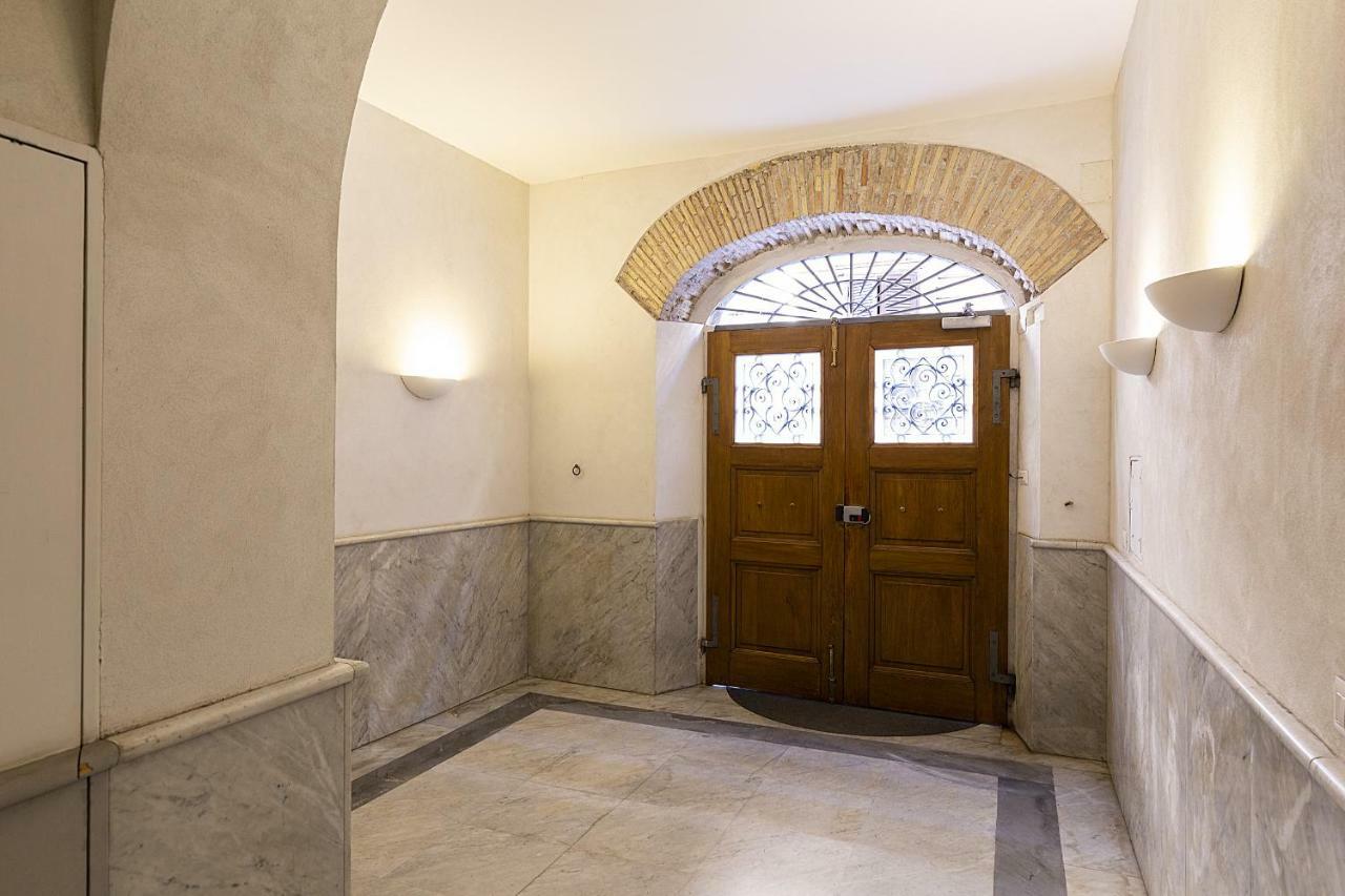 Emma's Borgo, Vatican Apartment