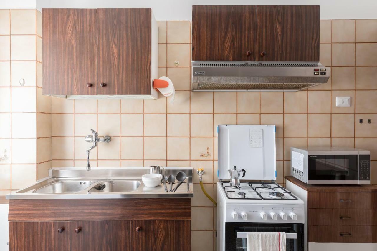 Hortis Apartment, 5 Persone, 2 Camere, Balcone, Metro C E Tram Per Il Centro Leilighet