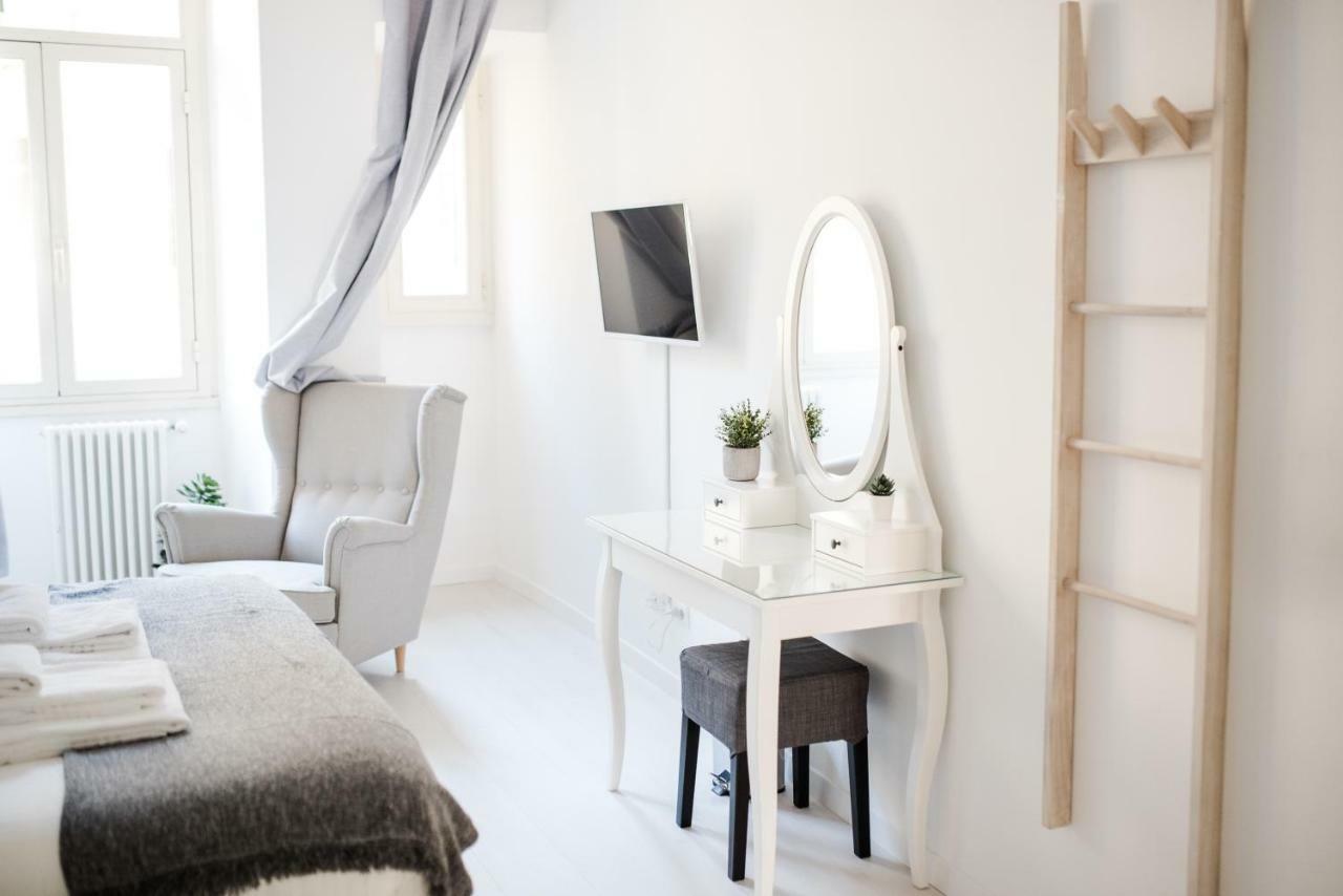 White Fanti Apartment