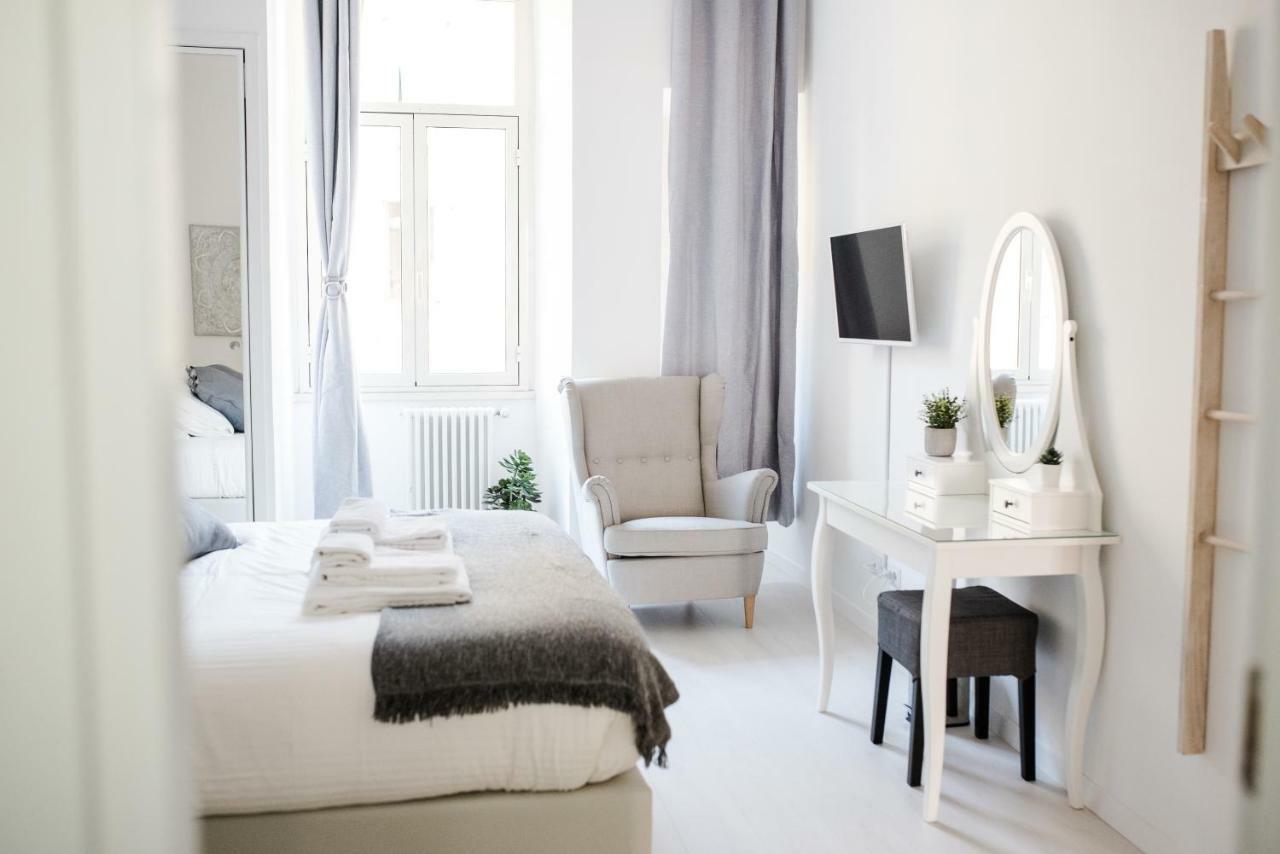 White Fanti Apartment *
