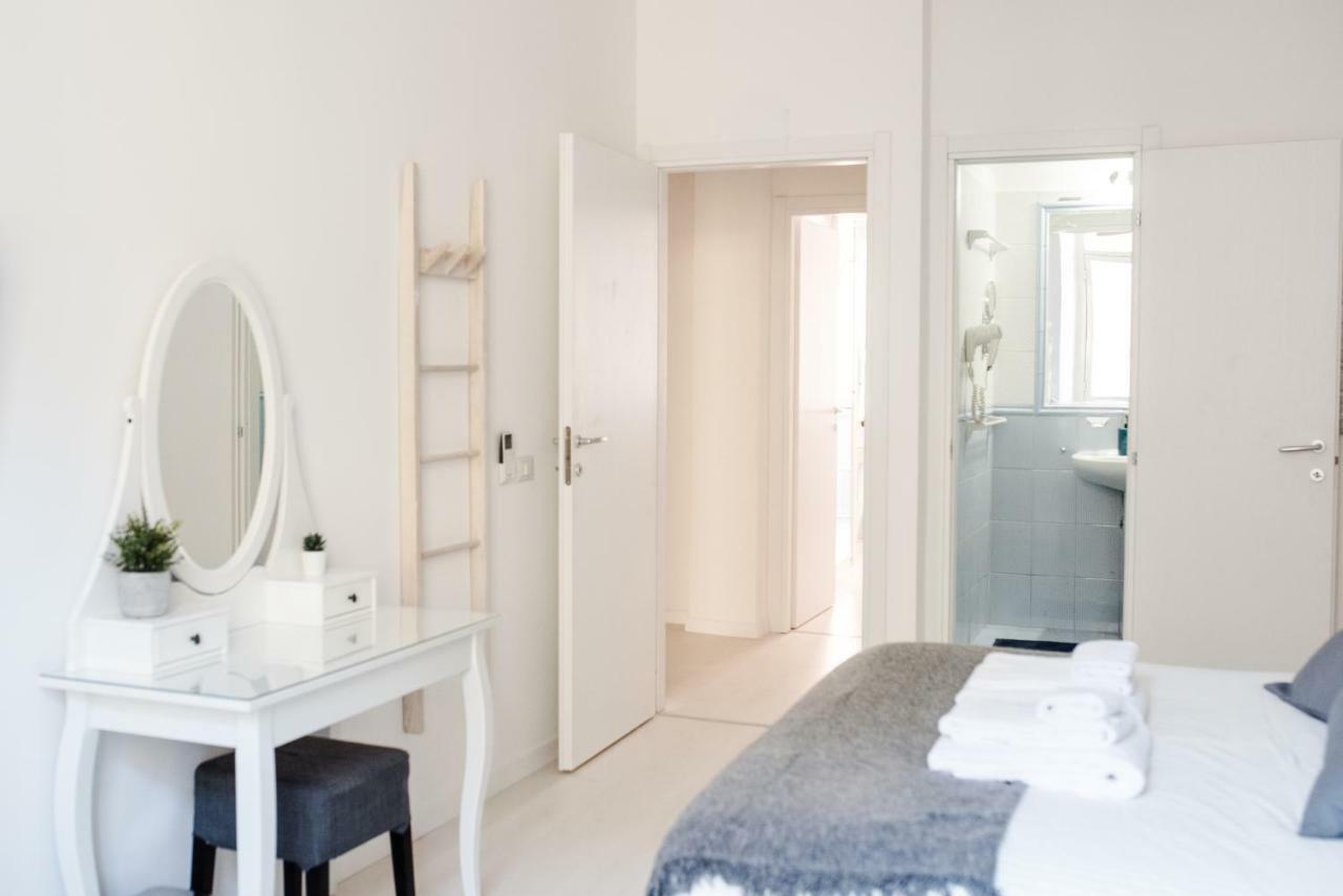 White Fanti Apartment *