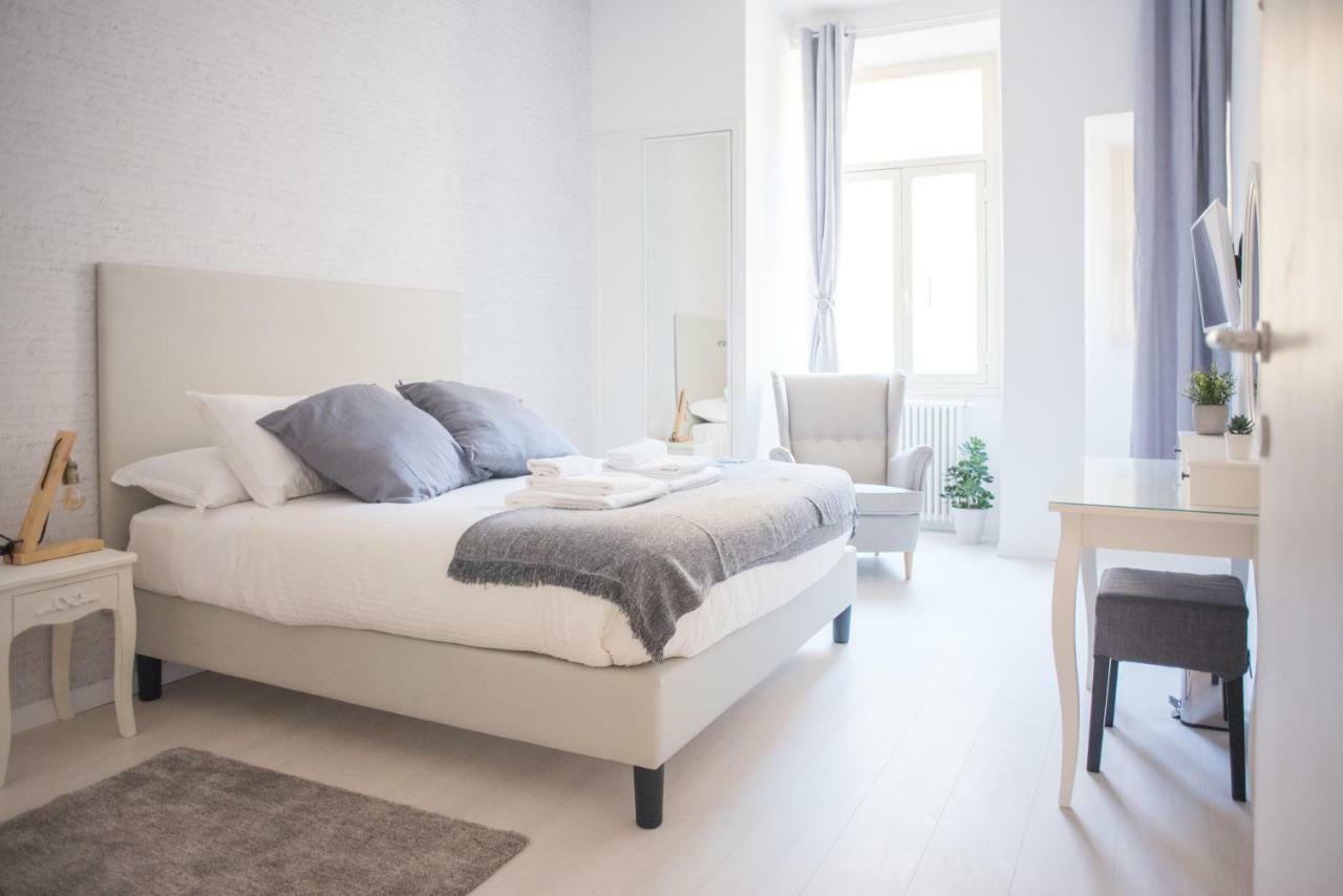 White Fanti Apartment *
