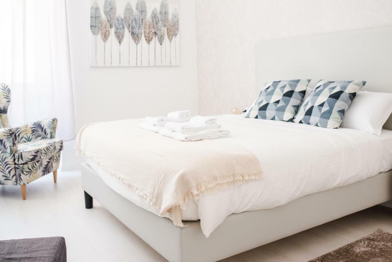 White Fanti Apartment *