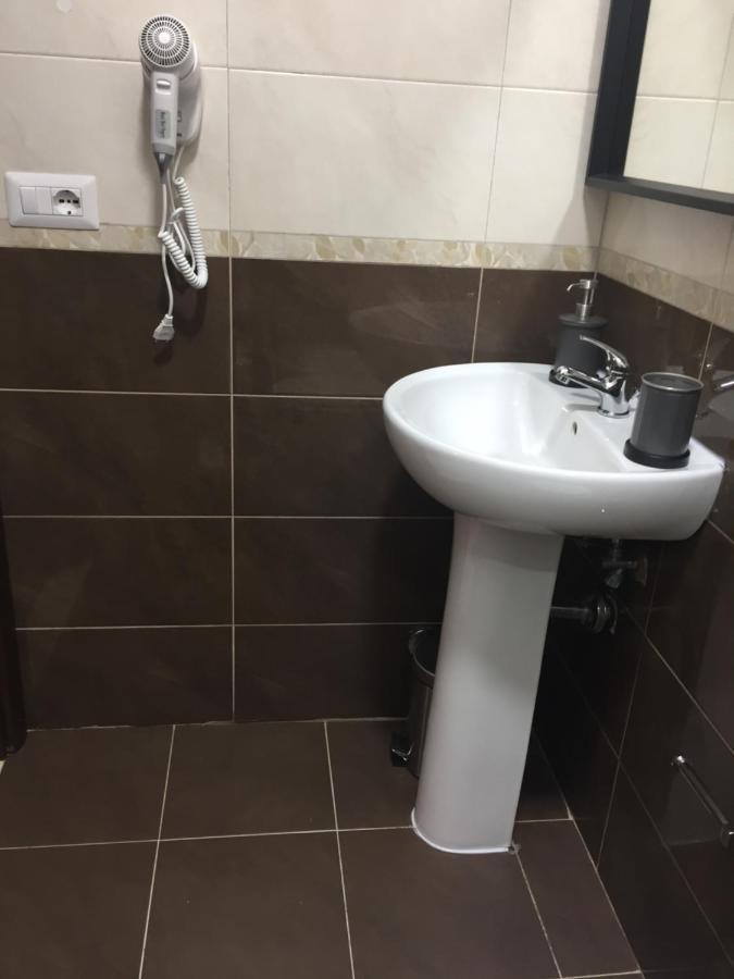Bakirooms Rom