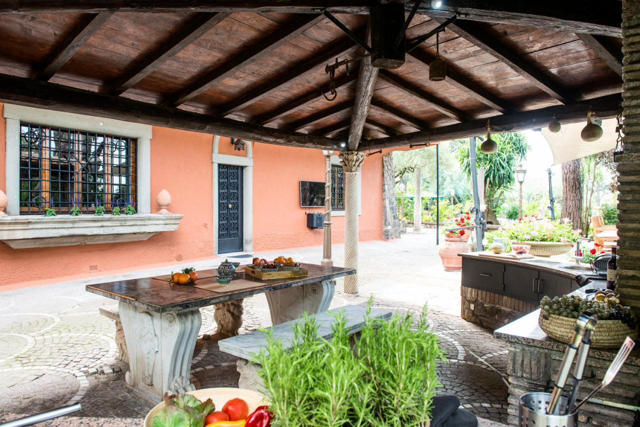 Anaida Villa *