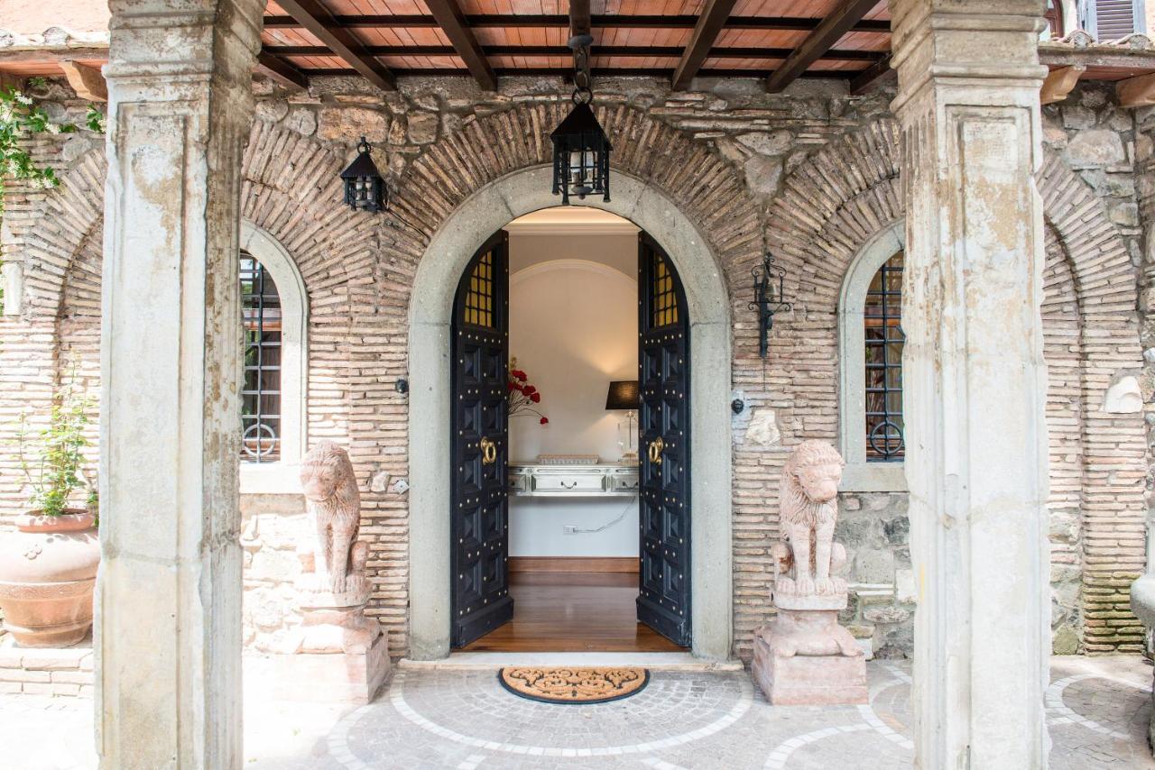 Anaida Villa