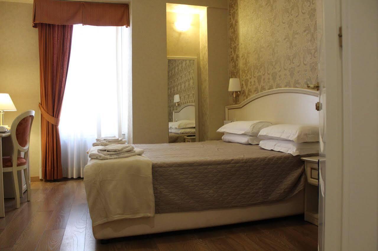 Domus Bocca Di Leone Gasthof Rom