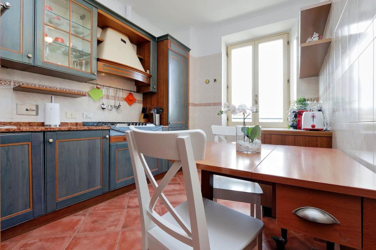 Colosseo Sunset Apartment *