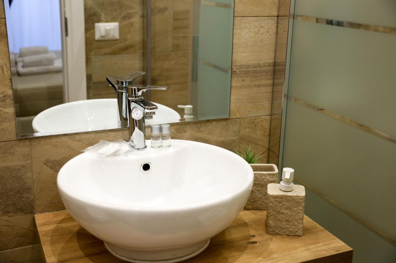 Vatican Comfort Suites 2*