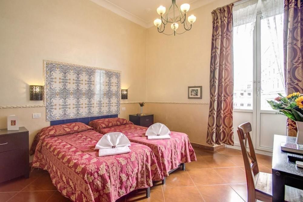 Picasso Hotel *
