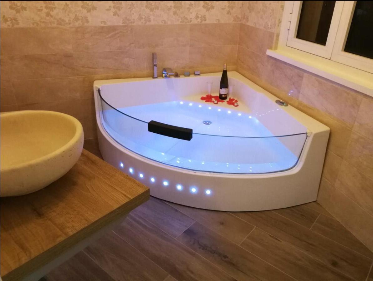 Vanity Deluxe Apartment Rom
