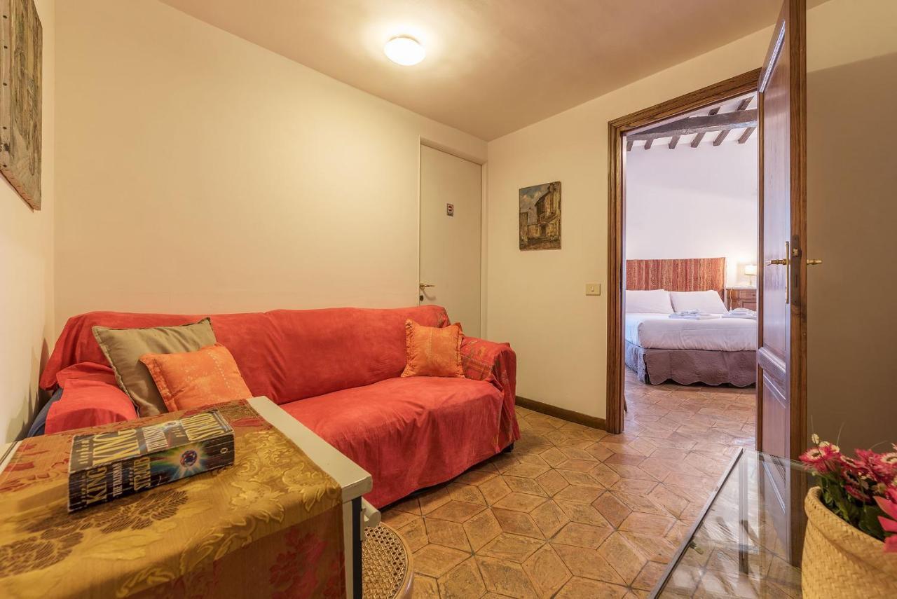 By The Charming Piazza Navona - Fromhometorome Appartamento