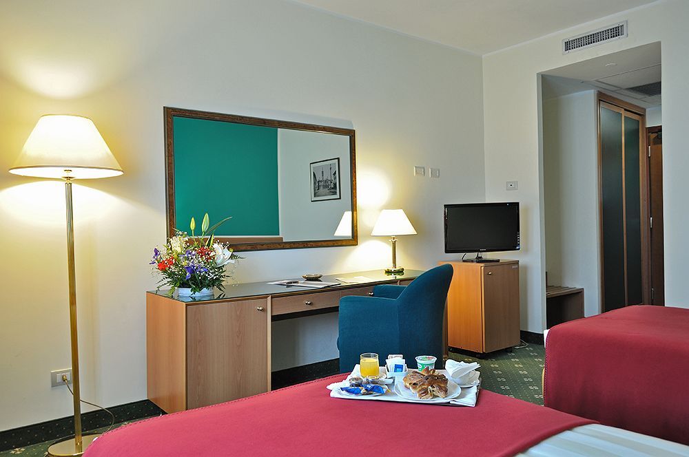 Bv Oly Hotel 4*
